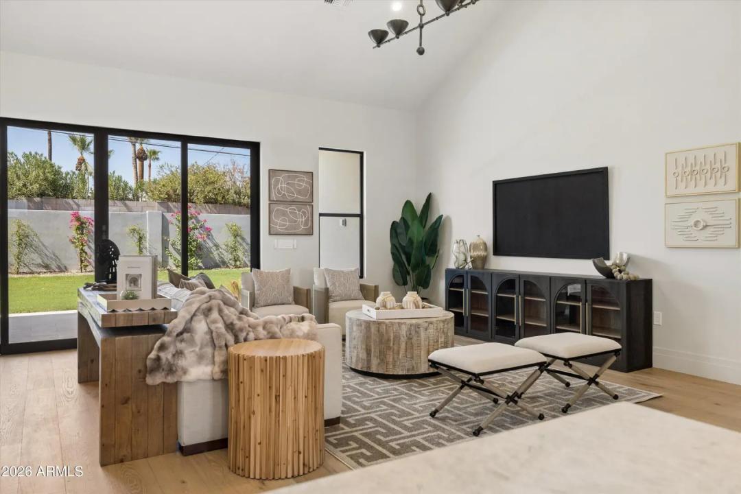 Real Estate Picture 22