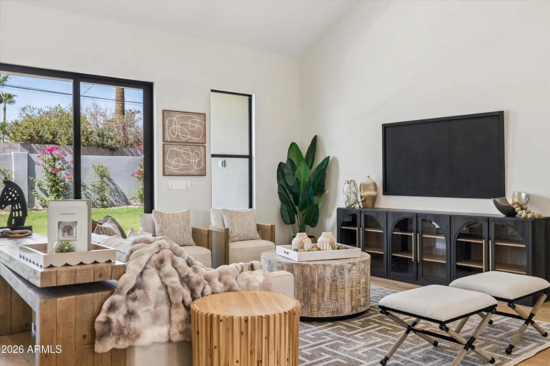 Real Estate Picture 23