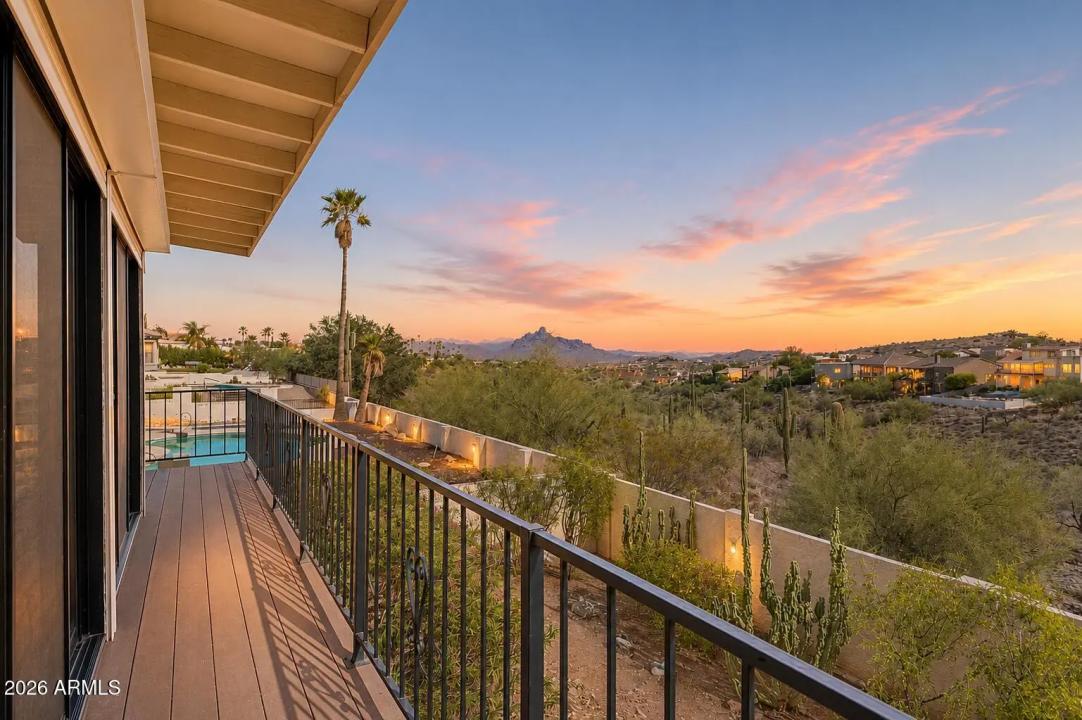 Real Estate Picture 4