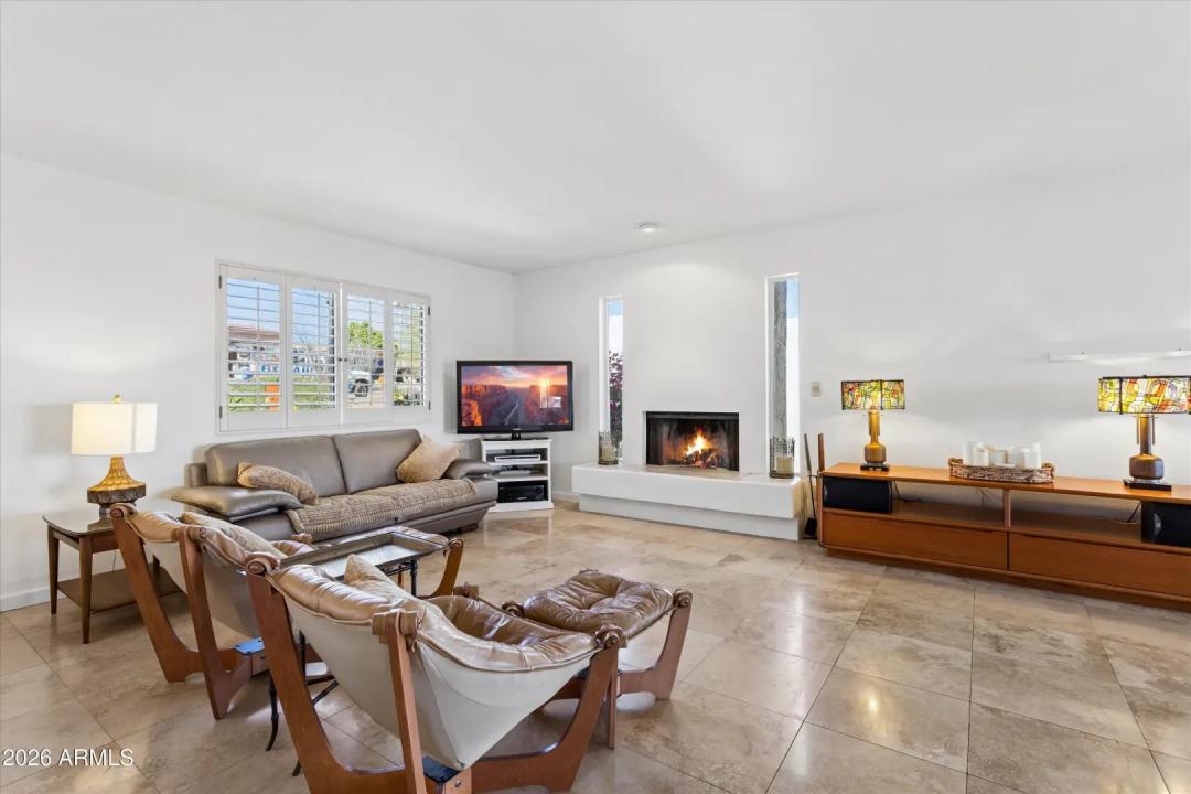 Real Estate Picture 14