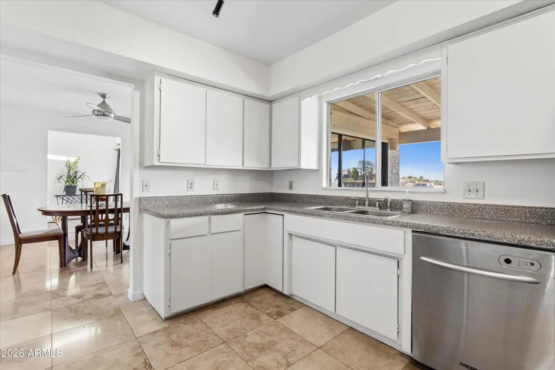 Real Estate Picture 10
