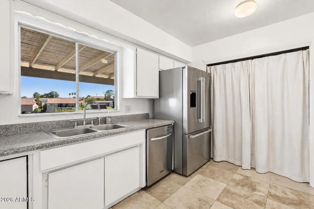 Real Estate Picture 12