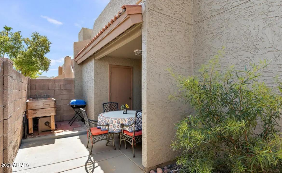 Real Estate Picture 4