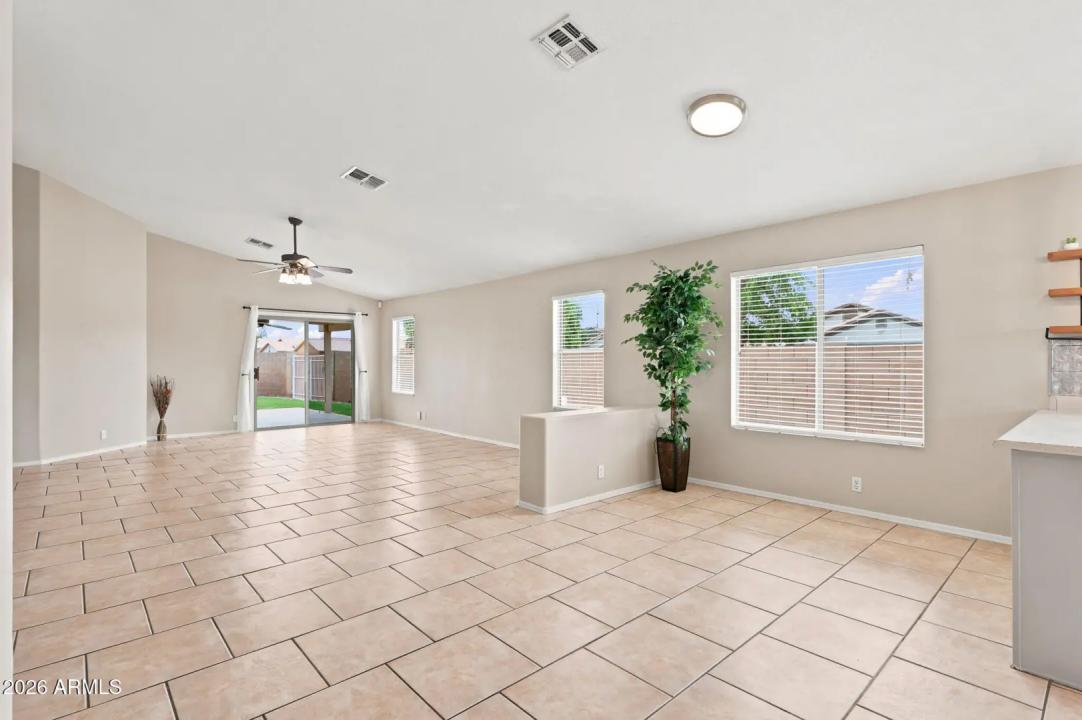 Real Estate Picture 11