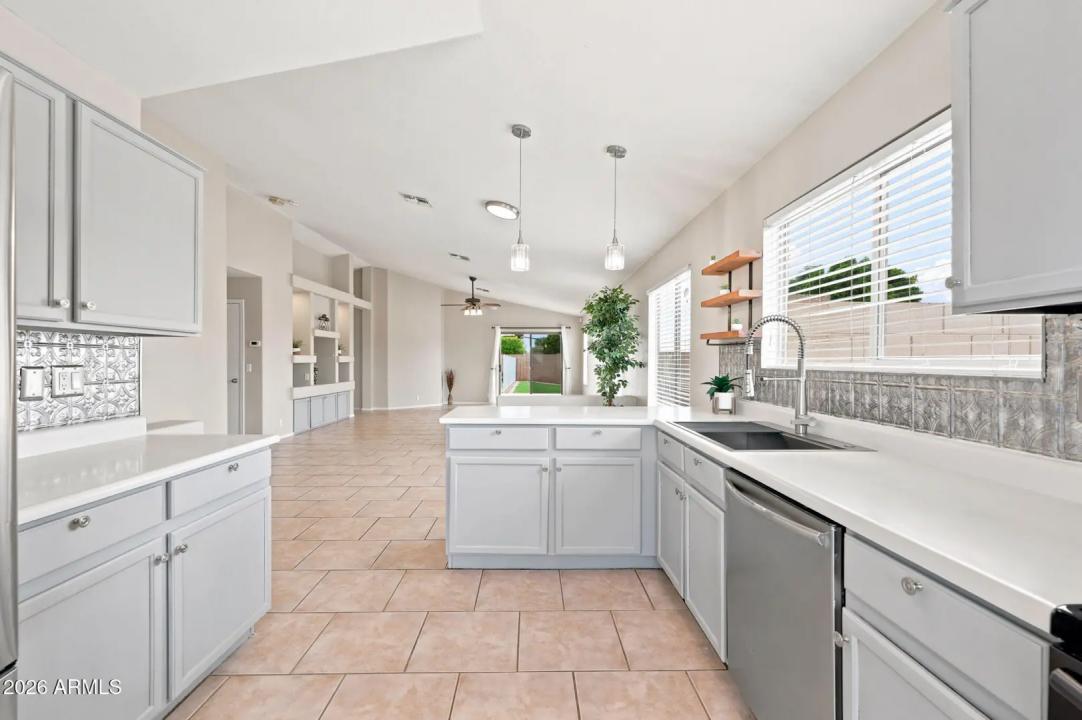 Real Estate Picture 7