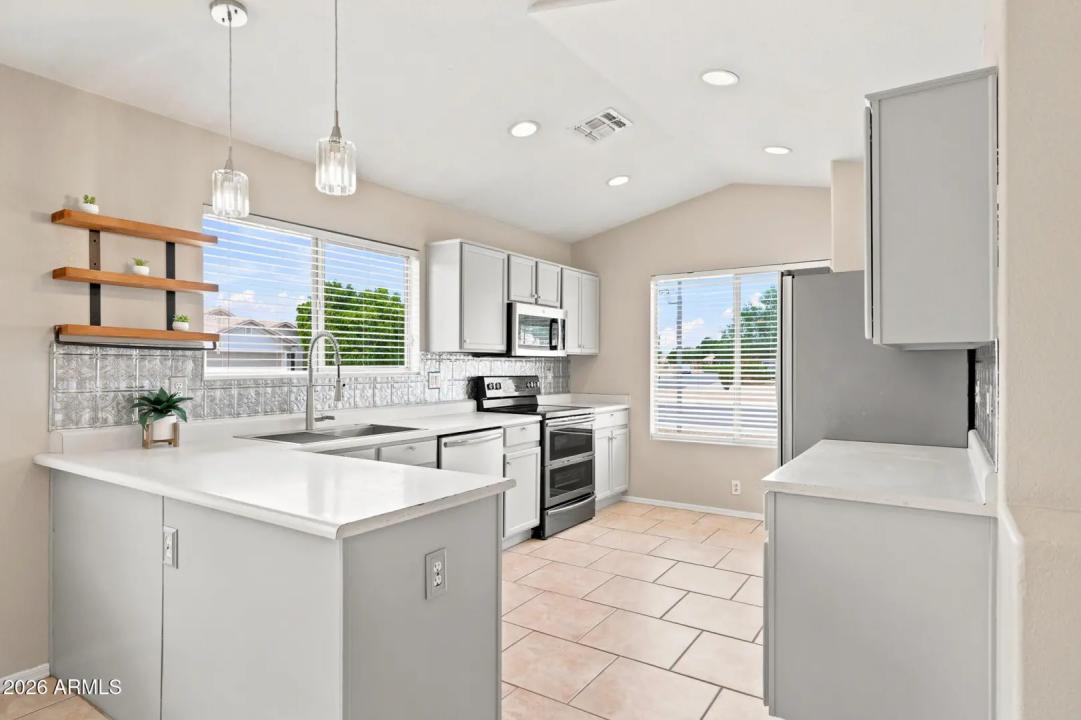 Real Estate Picture 6