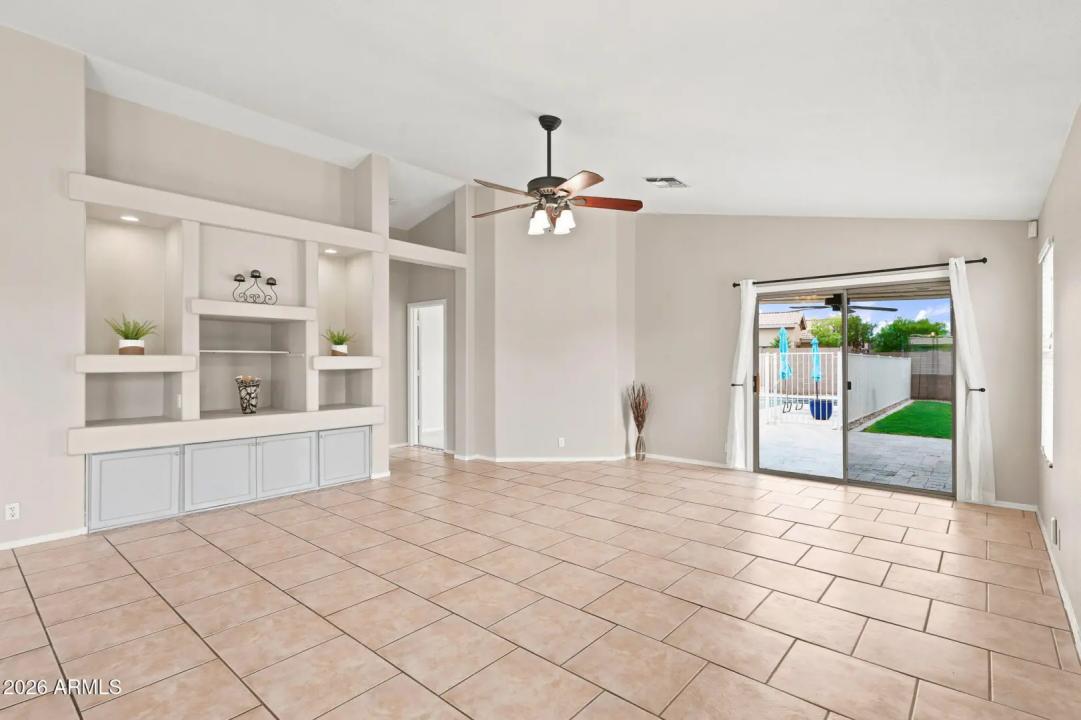 Real Estate Picture 12