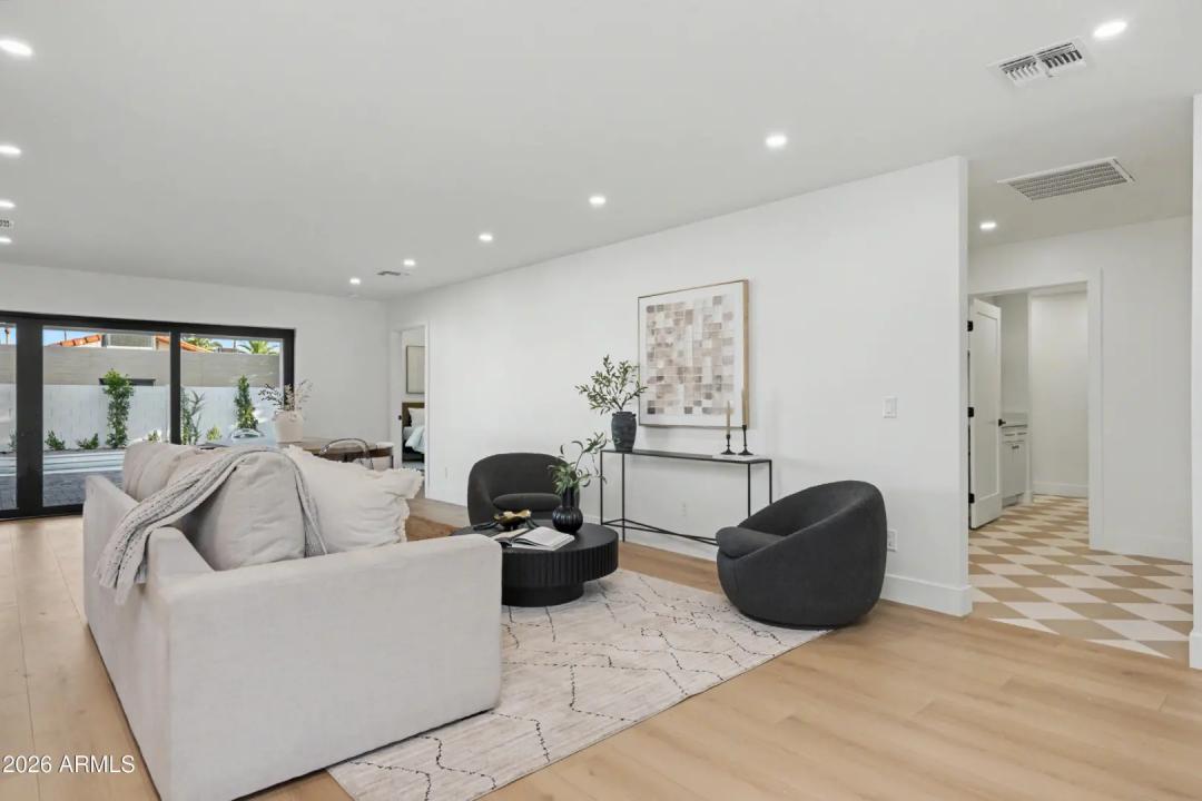 Real Estate Picture 7