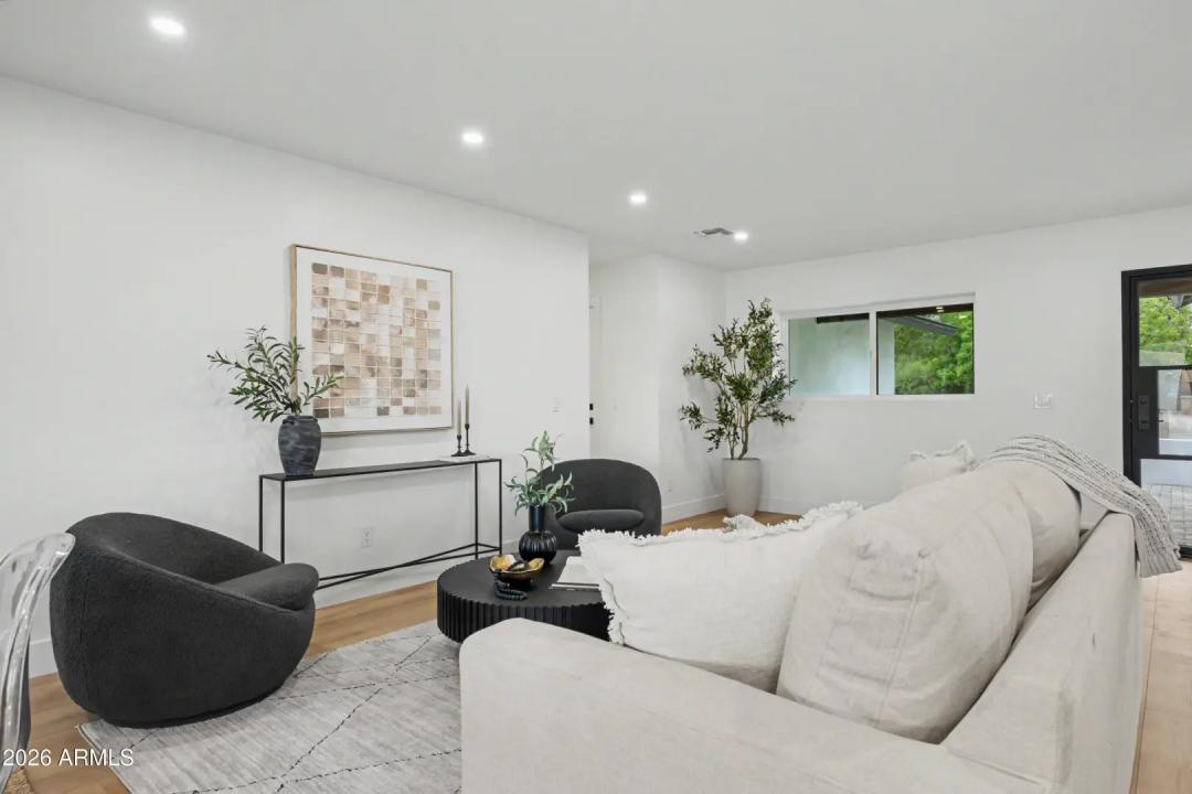 Real Estate Picture 8