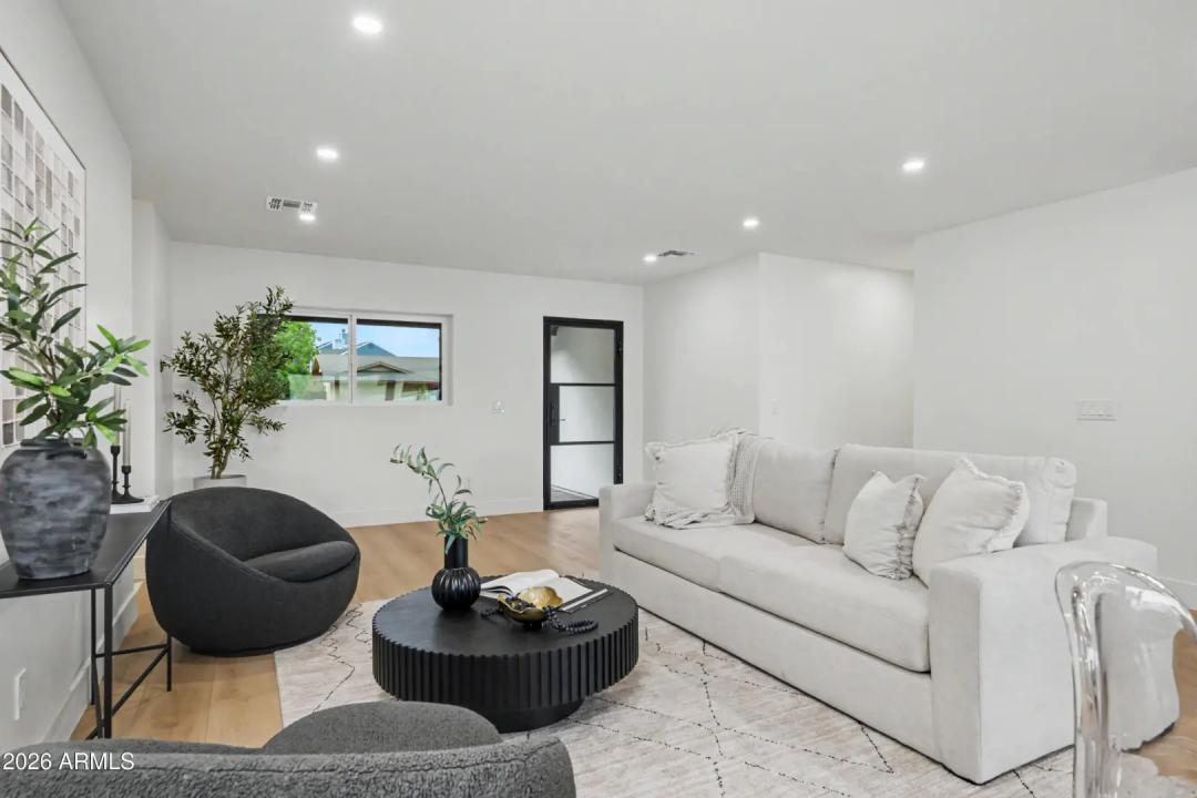 Real Estate Picture 9