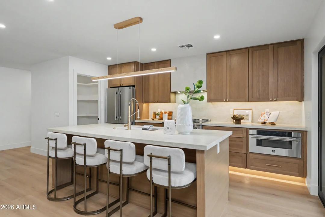 Real Estate Picture 5