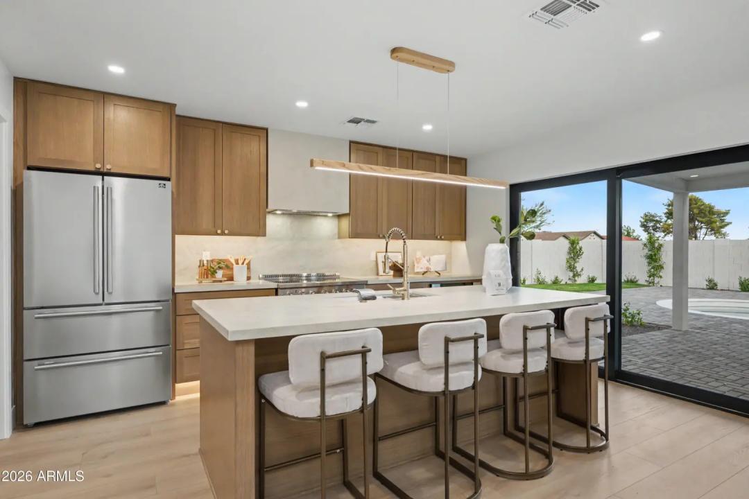 Real Estate Picture 11