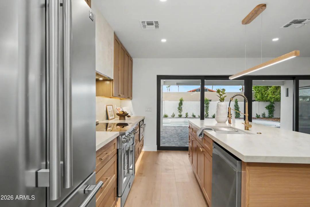 Real Estate Picture 12