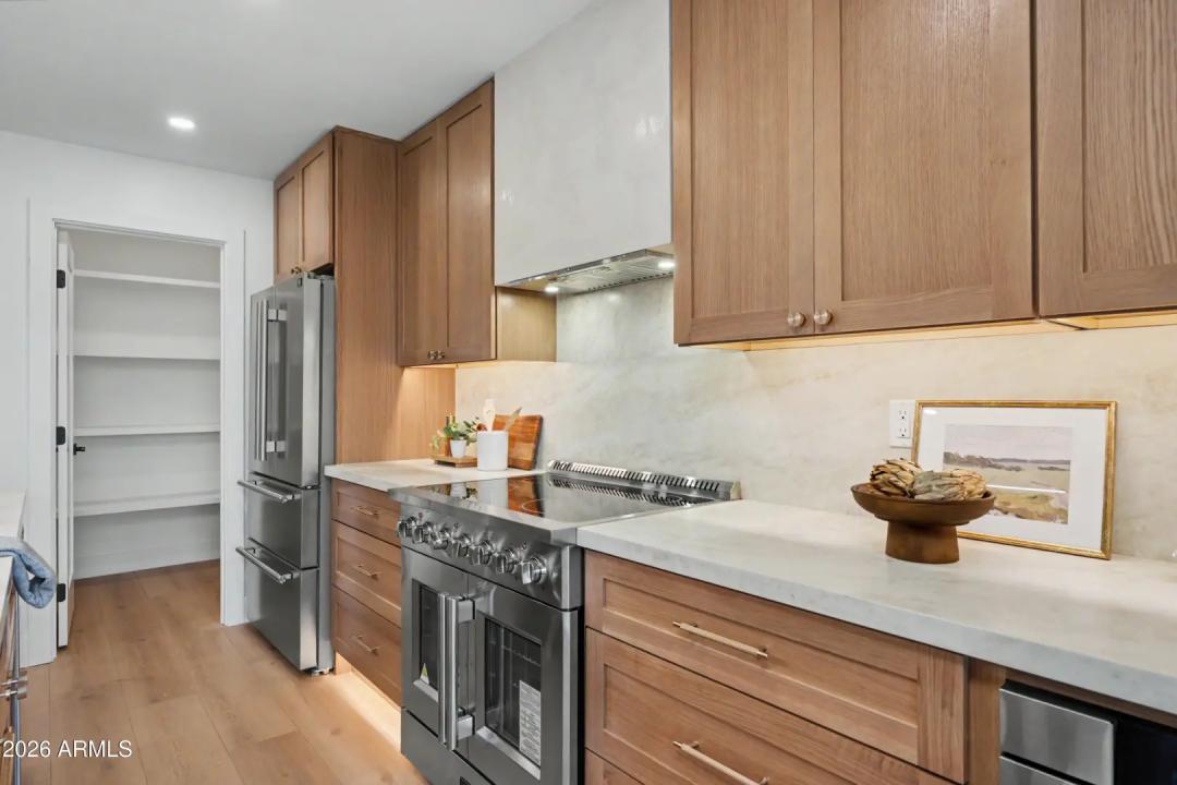 Real Estate Picture 13
