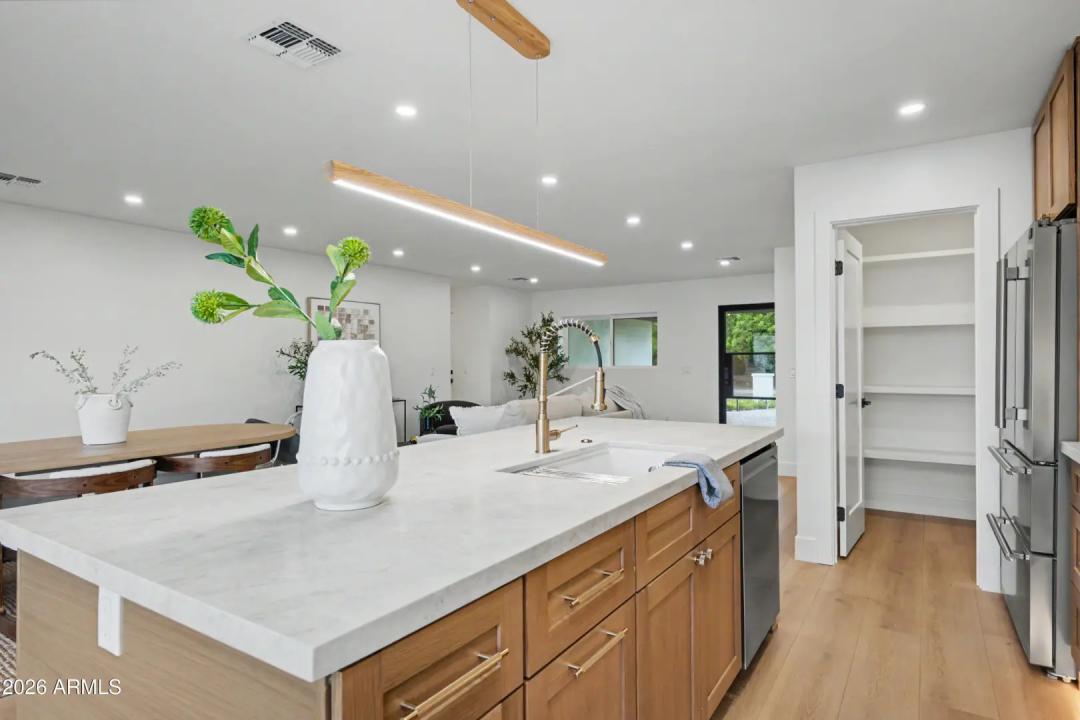 Real Estate Picture 14