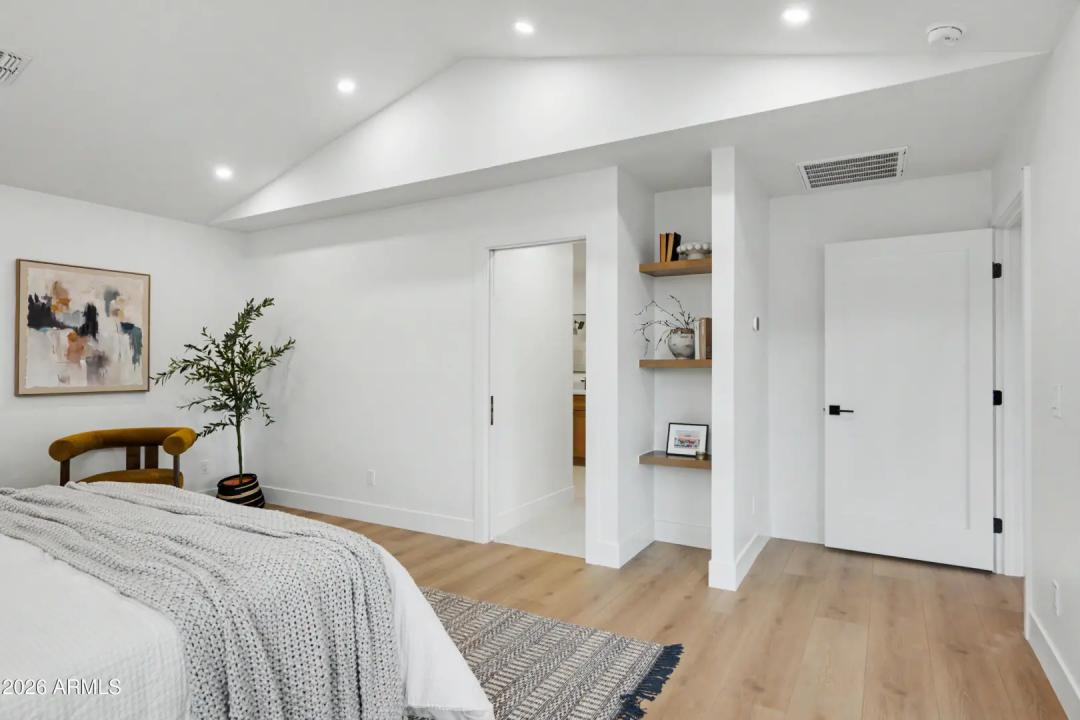 Real Estate Picture 16