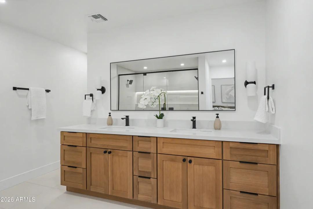 Real Estate Picture 19
