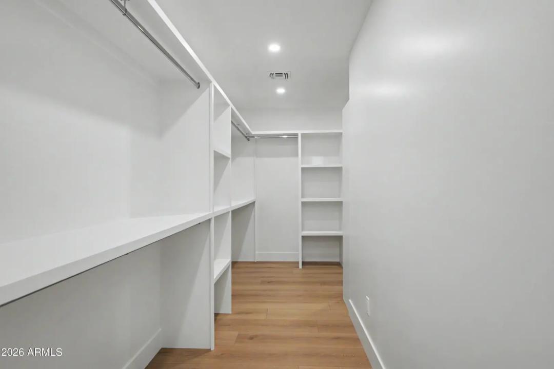 Real Estate Picture 22