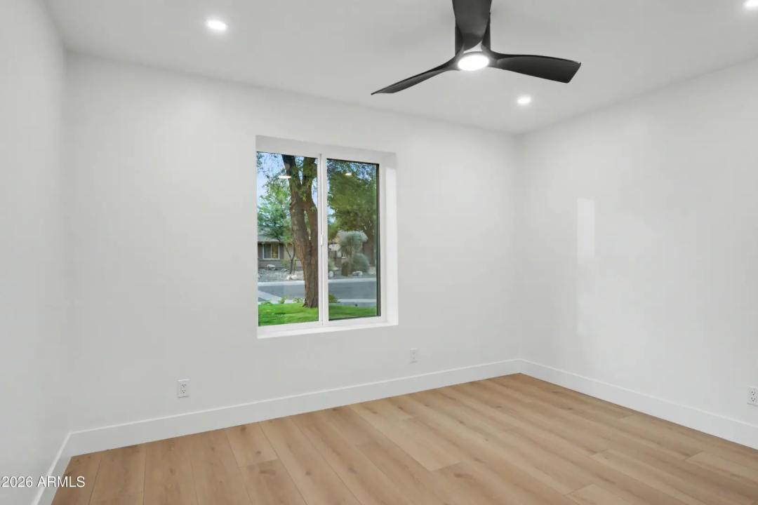 Real Estate Picture 32