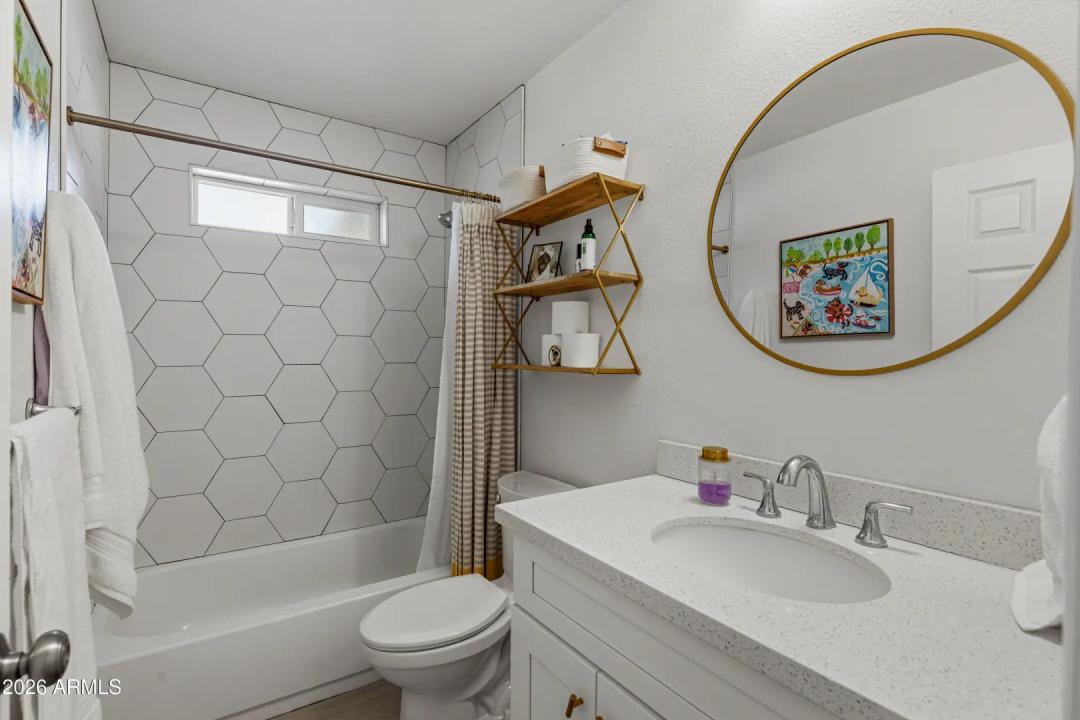 Real Estate Picture 7
