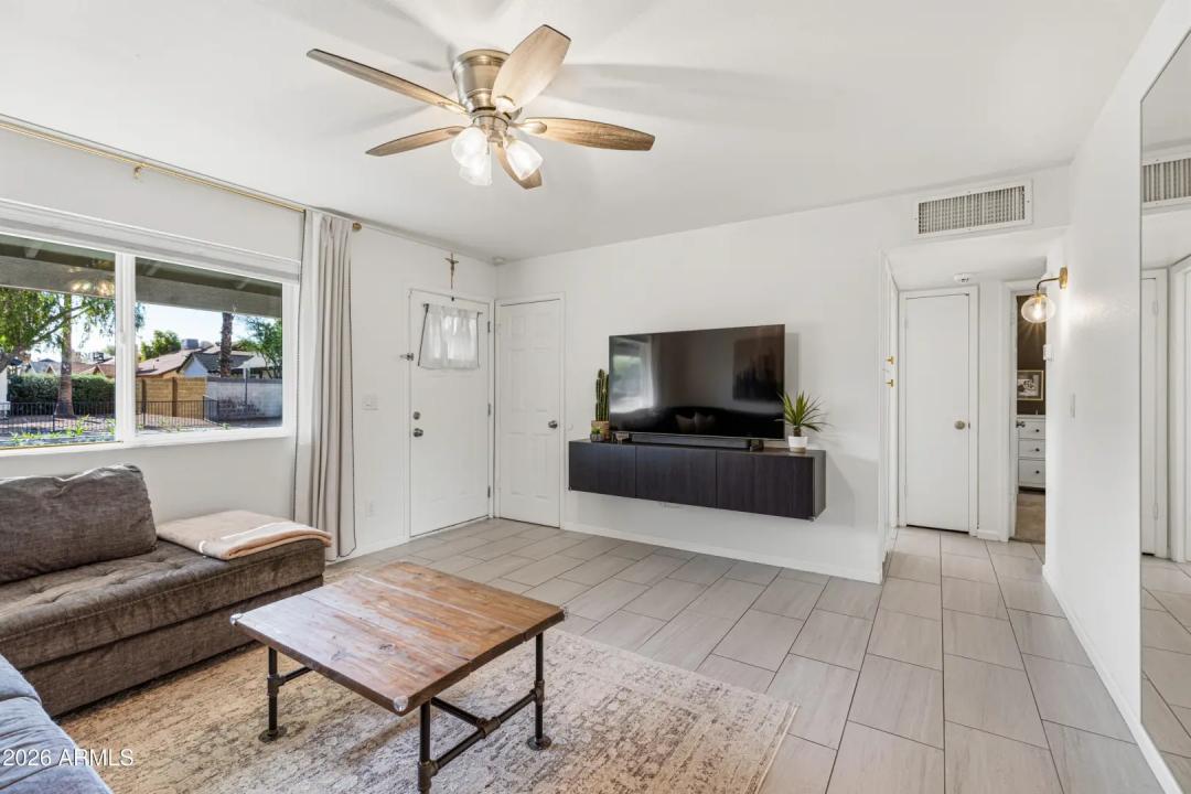 Real Estate Picture 3