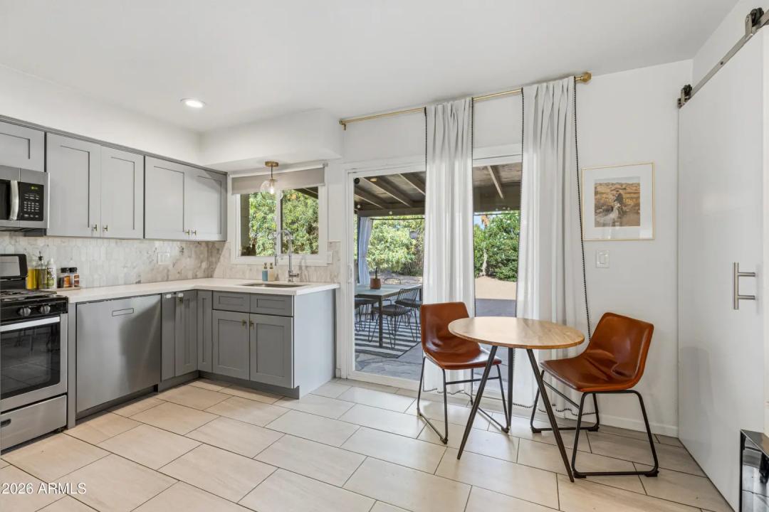 Real Estate Picture 5