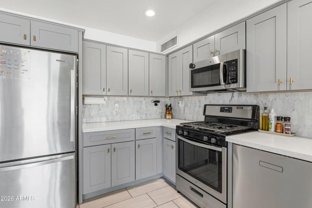 Real Estate Picture 6