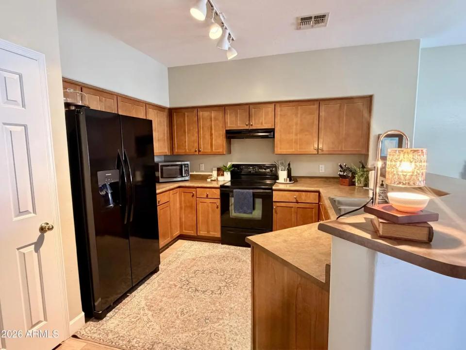 Real Estate Picture 11