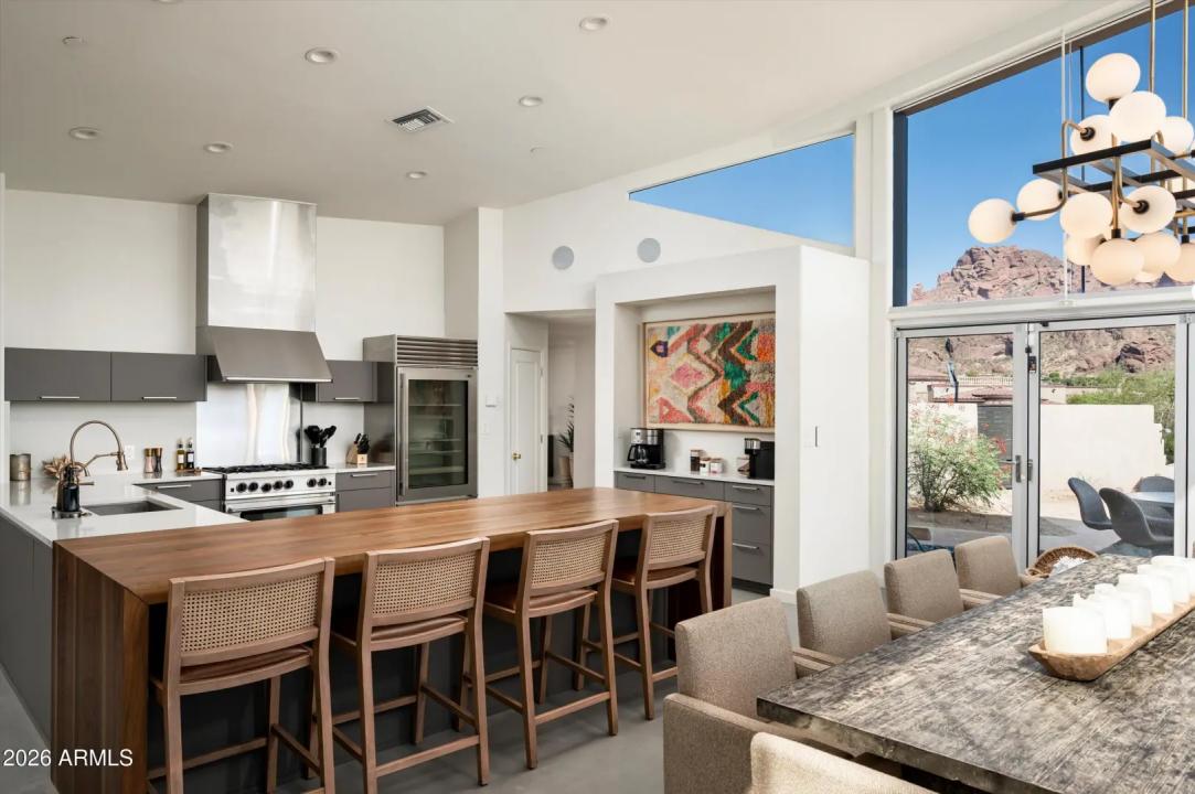 Real Estate Picture 4