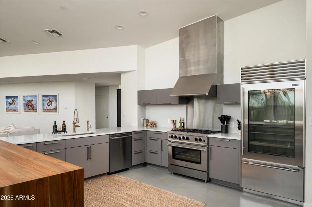 Real Estate Picture 8