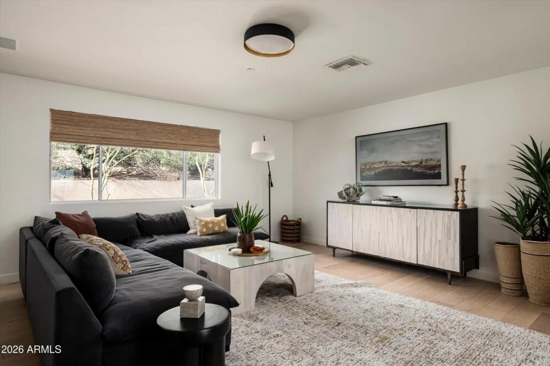 Real Estate Picture 14