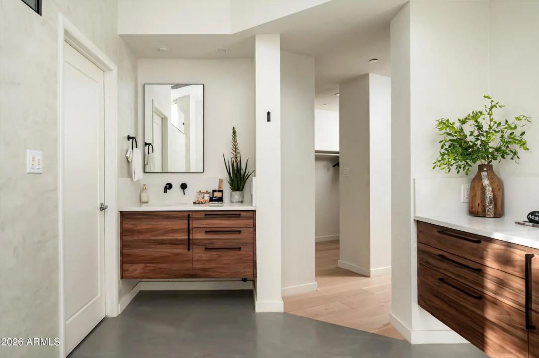 Real Estate Picture 20