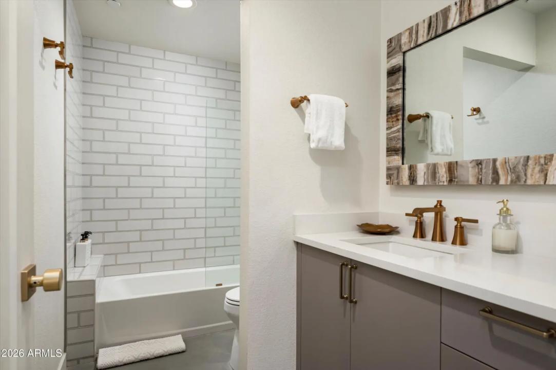 Real Estate Picture 27