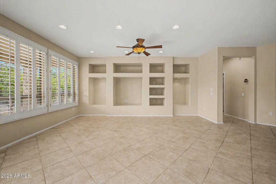 Real Estate Picture 8