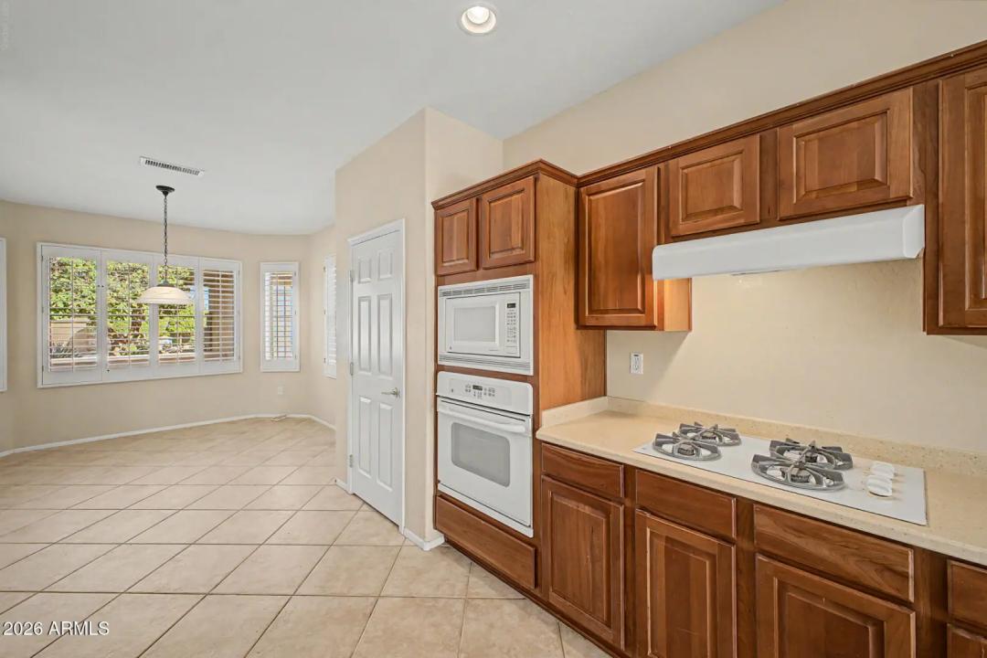 Real Estate Picture 9