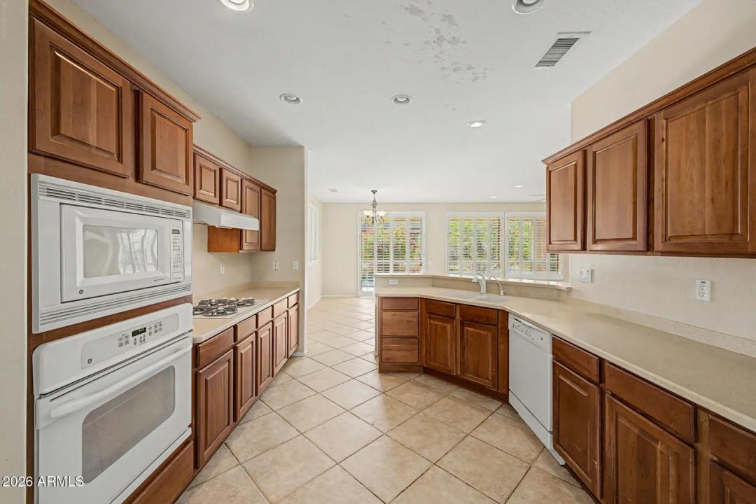 Real Estate Picture 12