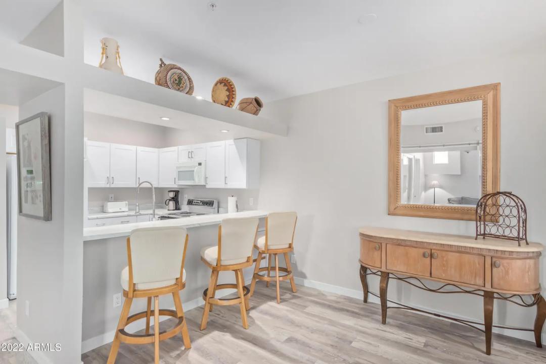 Real Estate Picture 4