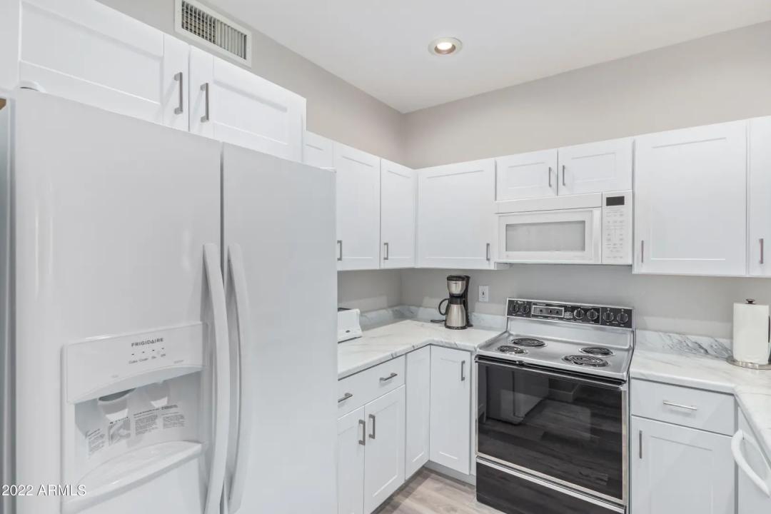 Real Estate Picture 7