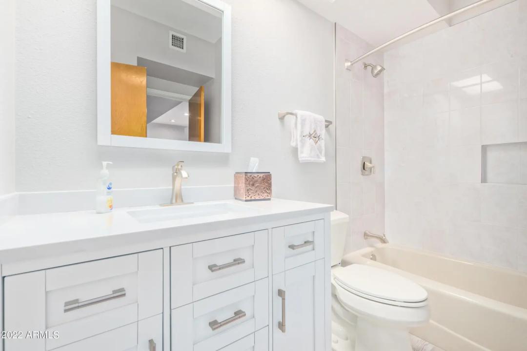 Real Estate Picture 9