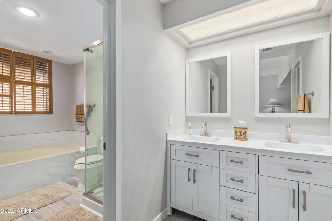 Real Estate Picture 11