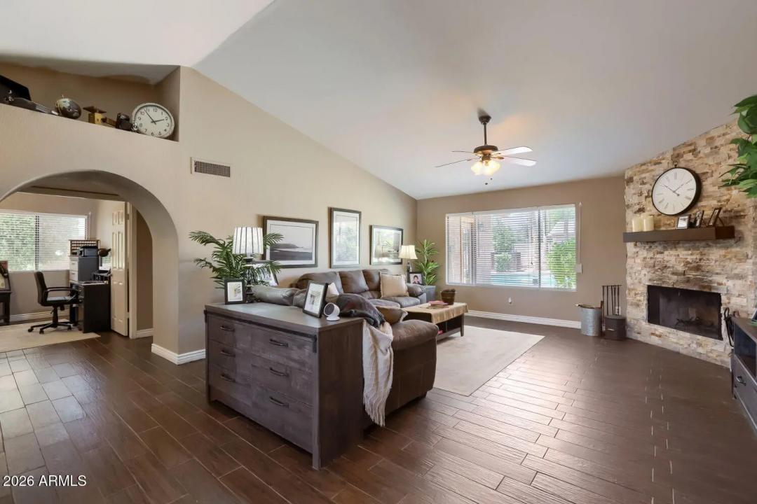 Real Estate Picture 3