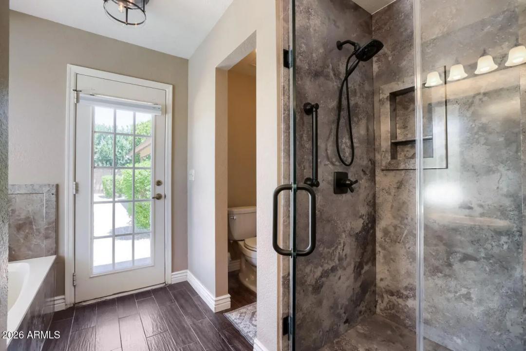Real Estate Picture 7