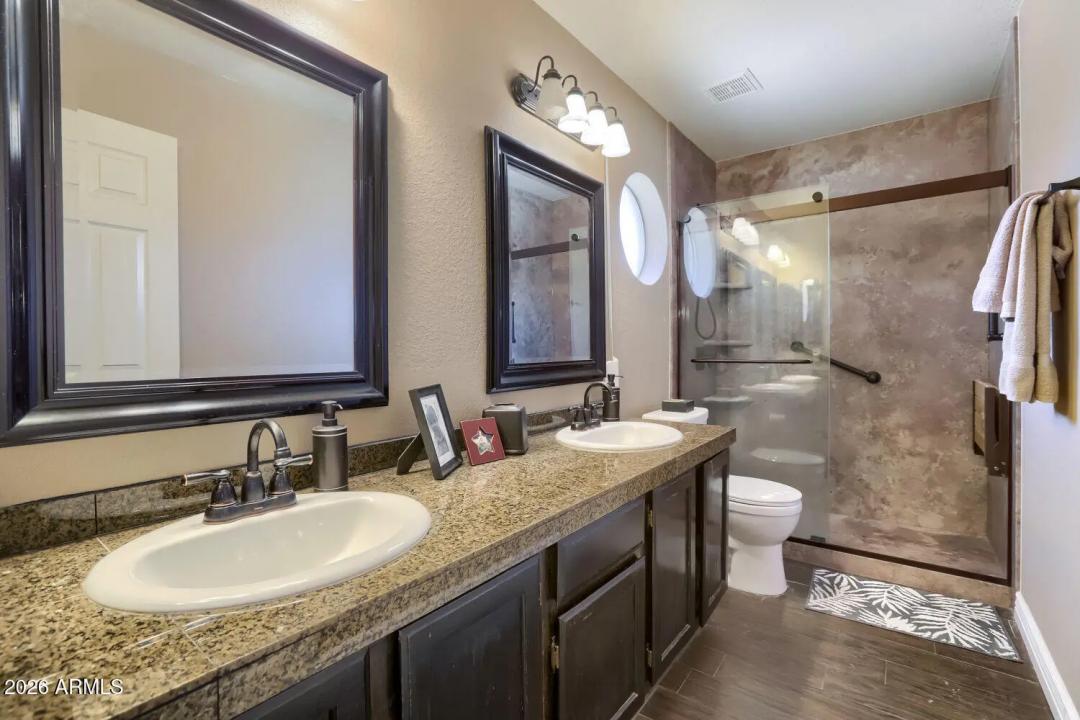 Real Estate Picture 9