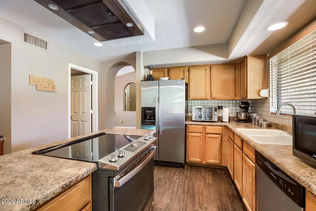 Real Estate Picture 12