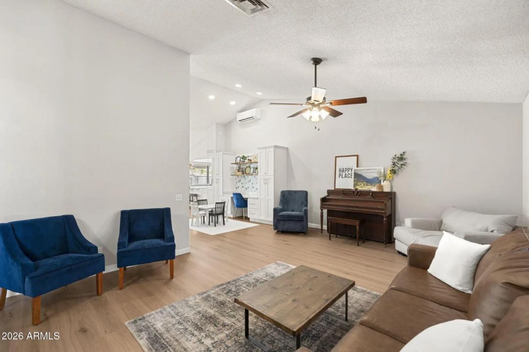 Real Estate Picture 3
