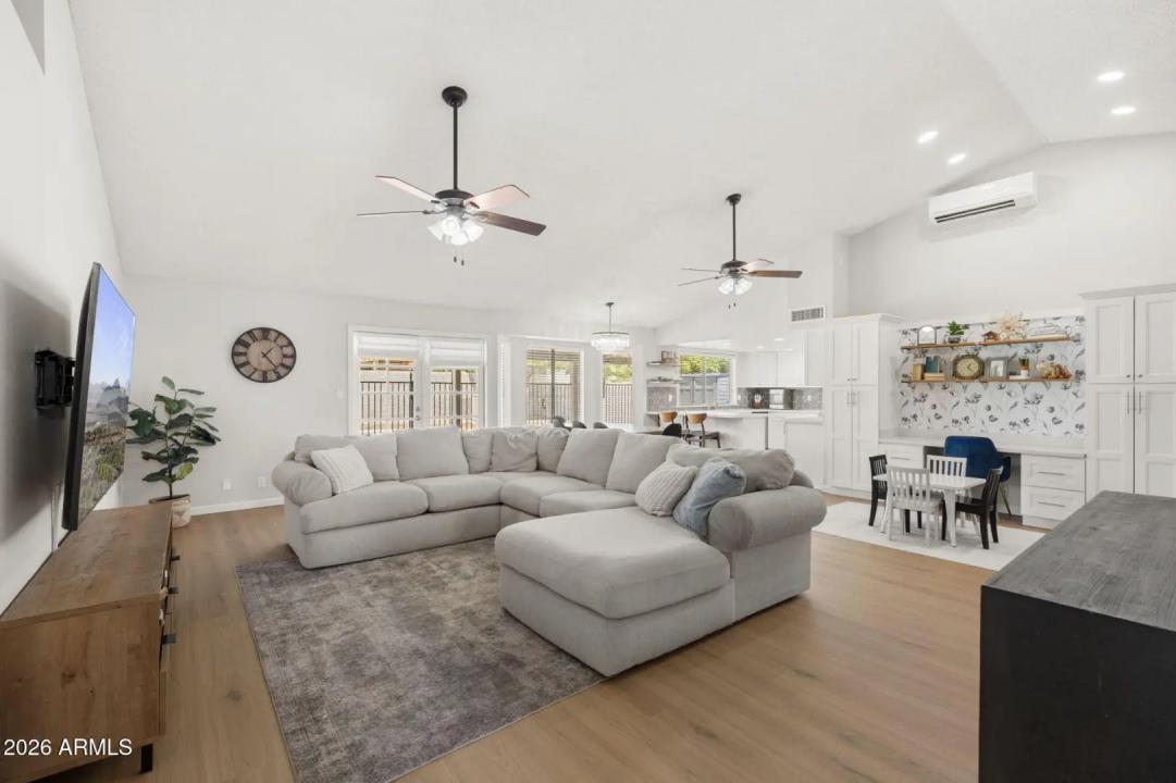 Real Estate Picture 4