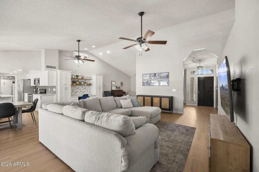 Real Estate Picture 5