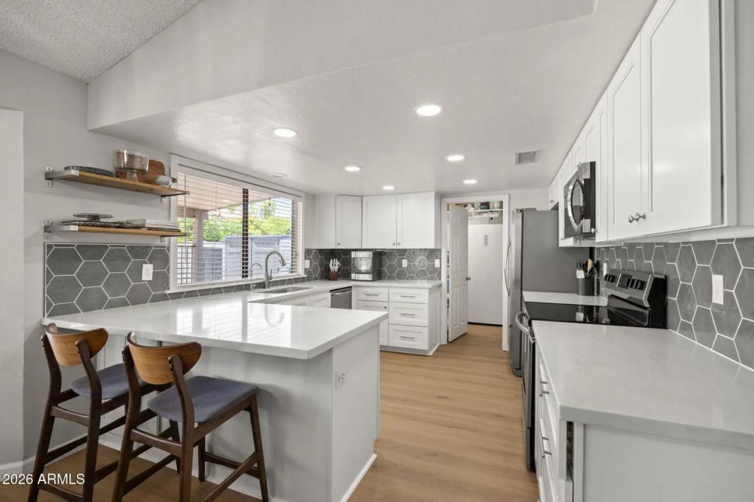 Real Estate Picture 7
