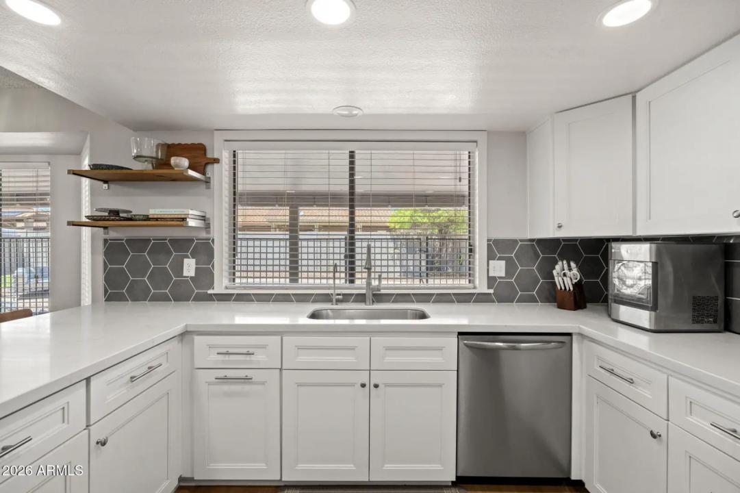 Real Estate Picture 8
