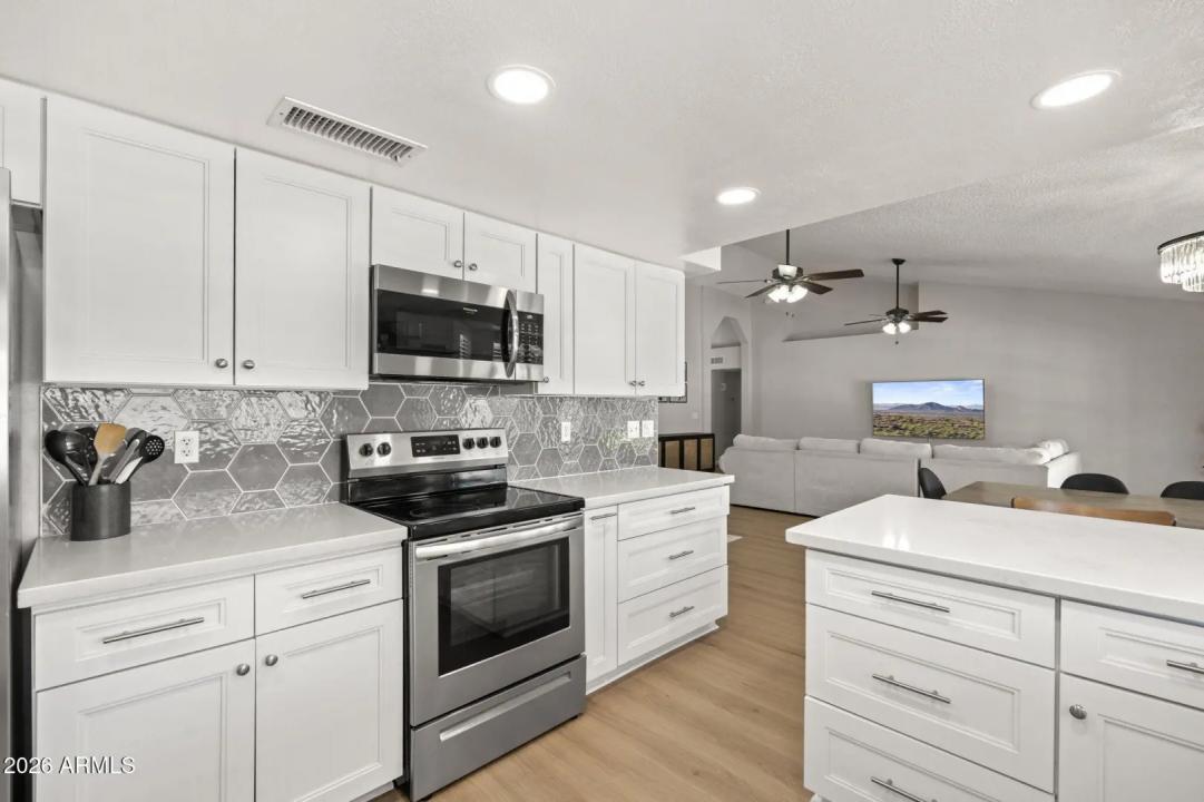 Real Estate Picture 9